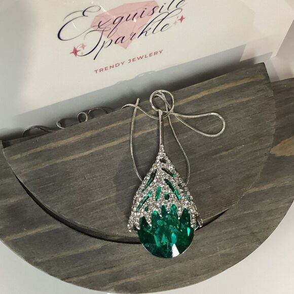 - Large Rhinestone Embellished GreenWater drop Pendant Silver Tone Sweater… - Picture 11 of 14